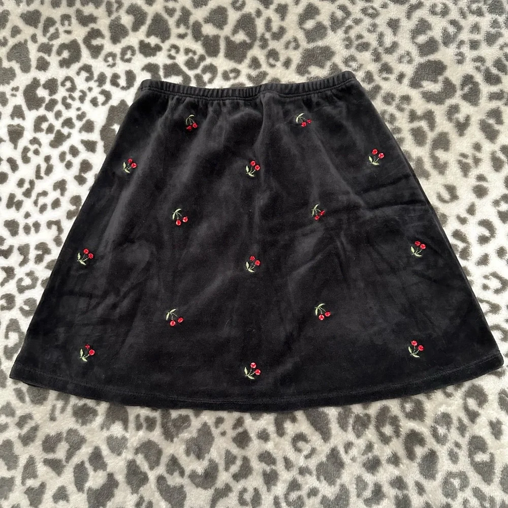 2002 Gymboree Velvet Skirt in Black with Sequin Cherry Print Size 5